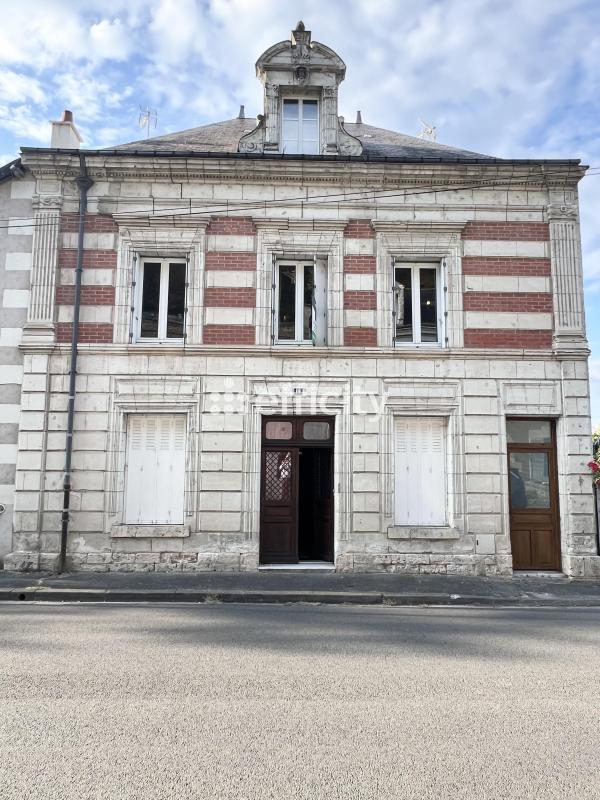 Maison - 213 m² - 10 pièces