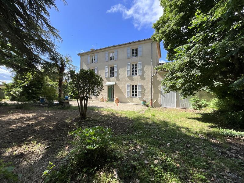 Maison de maîtres - 267 m² - 7 pièces