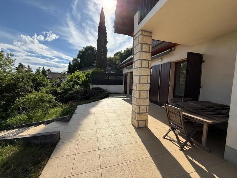 Maison - 245 m² - 10 pièces