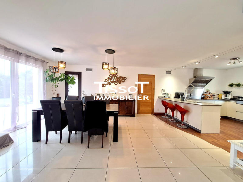 Villa - 230 m² - 6 pièces