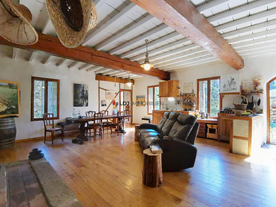 Maison - 350 m² - 12 pièces