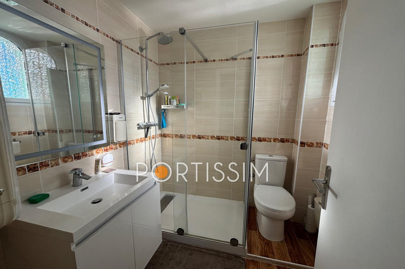 Maison - 242 m² - 5 pièces