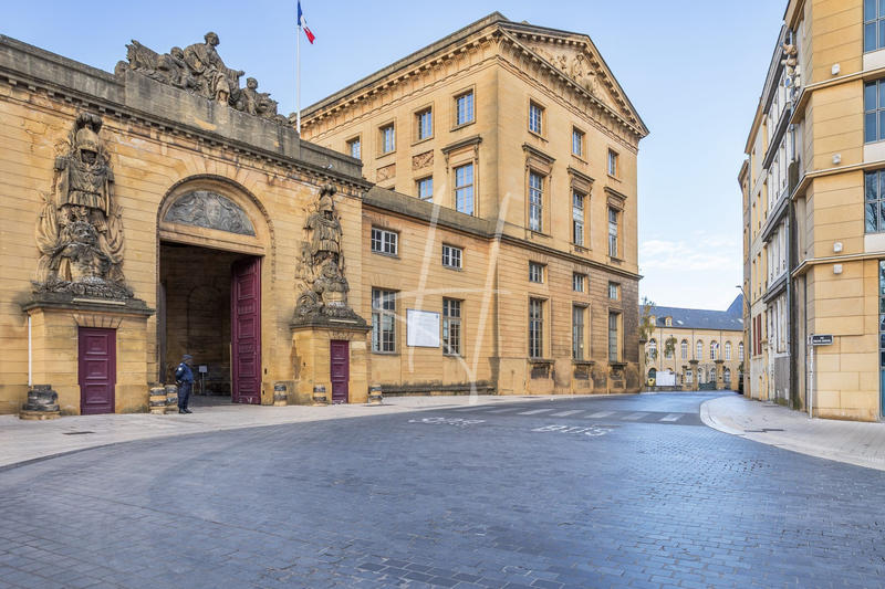 Appartement - 257 m² - 8 pièces