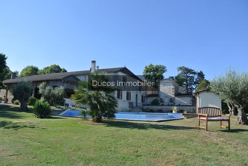 Maison - 250 m² - 6 pièces