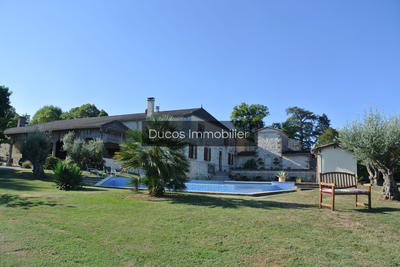 Maison - 250 m² - 6 pièces