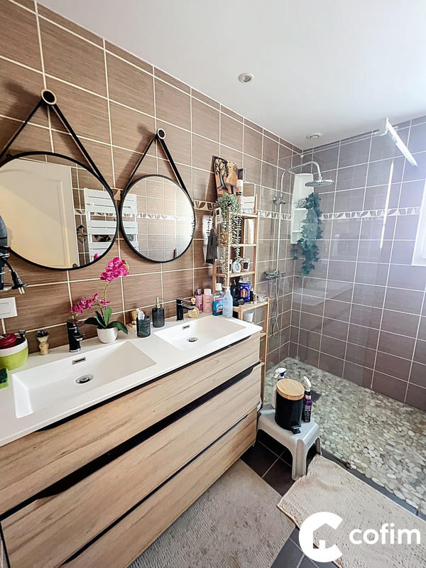 Maison traditionnelle - 194 m² - 9 pièces