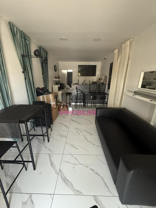 Fonds de commerce - Local d'activité / Entrepôt - 221 m²