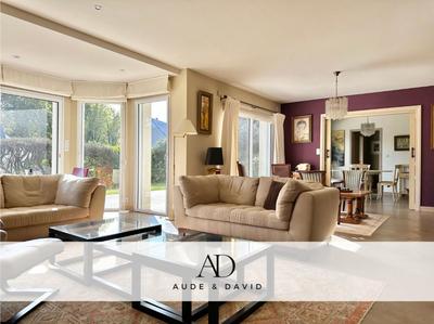 Maison - 220 m² - 8 pièces