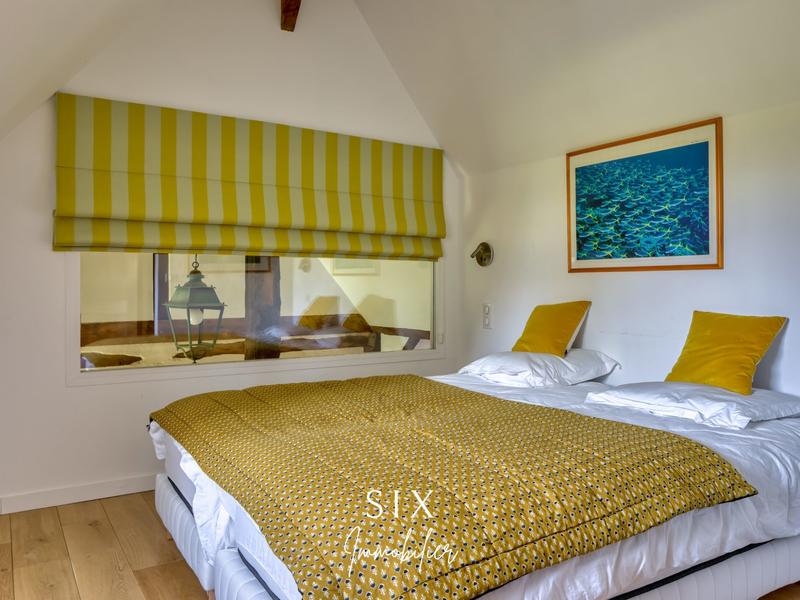 Maison - 240 m² - 10 pièces