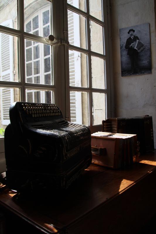 Exposition &quot;Musique traditionnelles du Berry et des provinces circonvoisines&quot;