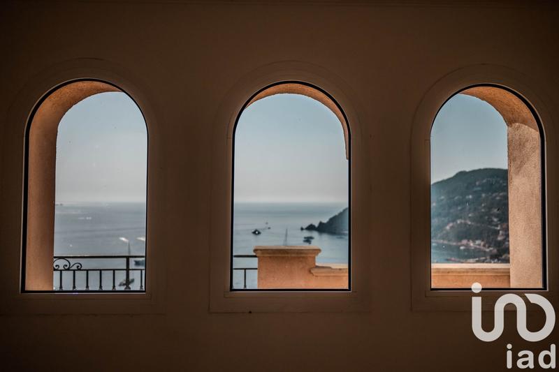 Maison - 250 m² - 7 pièces