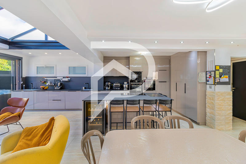 Maison - 120 m² - 5 pièces