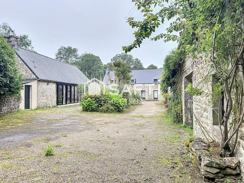 Maison - 605 m² - 7 pièces