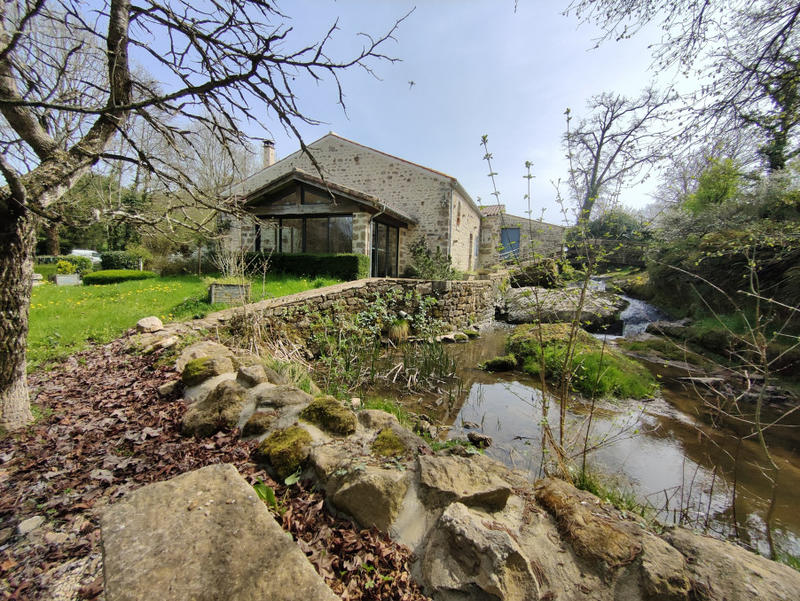 Maison - 228 m² - 7 pièces