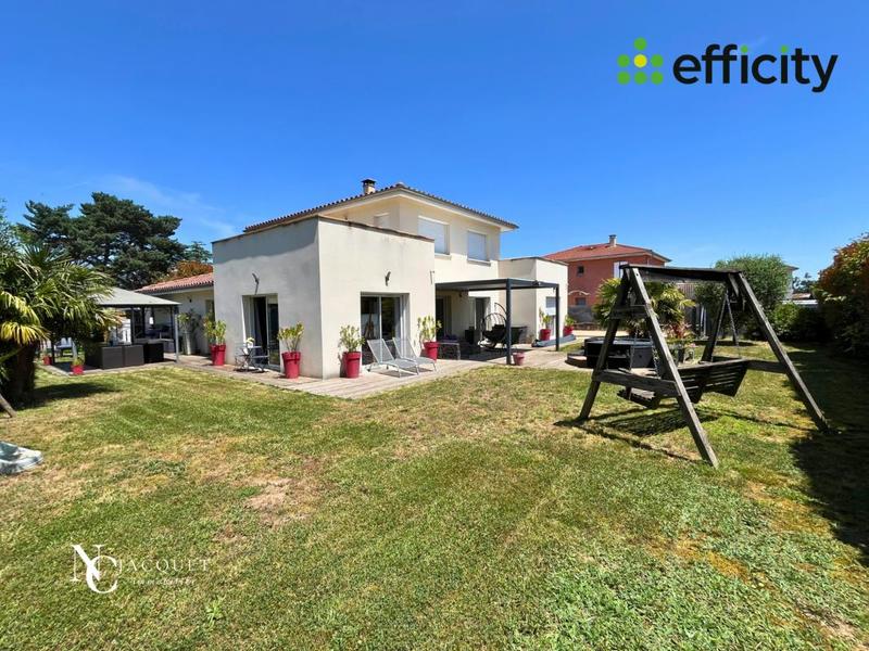 Maison - 161 m² - 7 pièces