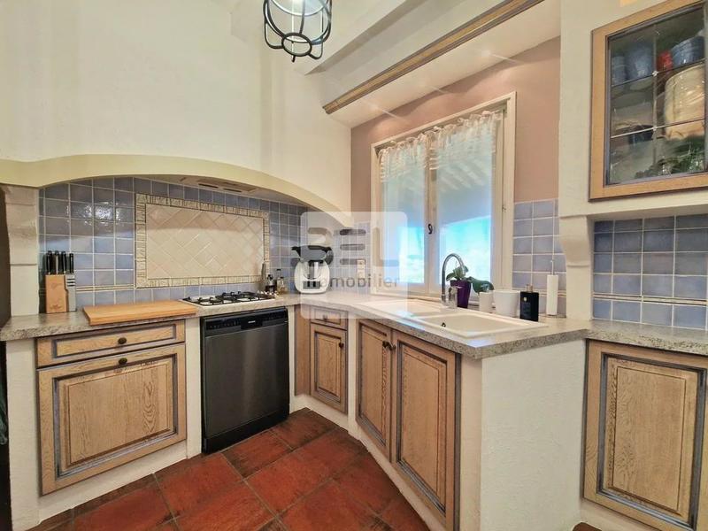 Propriété - 144 m² - 6 pièces