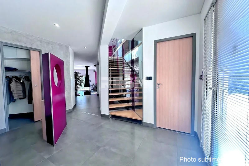 Propriété - 200 m² - 8 pièces