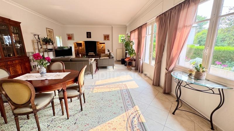 Maison - 265 m² - 8 pièces