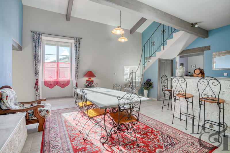 Maison - 334 m² - 10 pièces