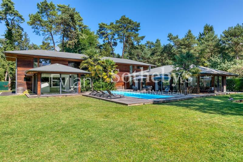 Maison - 340 m² - 9 pièces