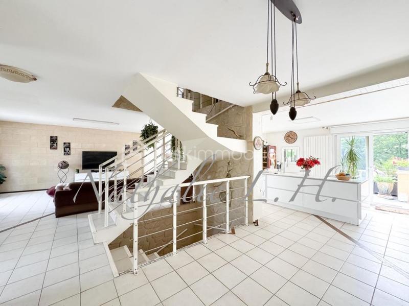 Demeure - 240 m² - 8 pièces