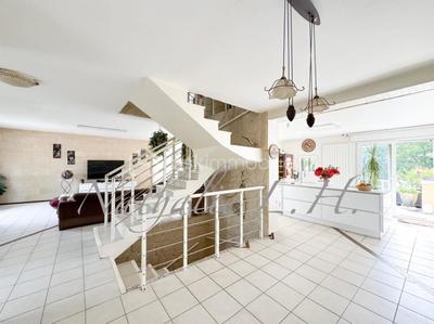 Demeure - 240 m² - 8 pièces