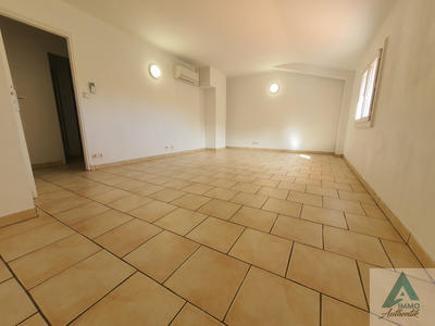 Appartement - 77 m² - 3 pièces