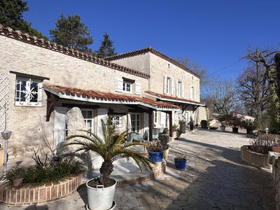 Maison - 200 m² - 7 pièces