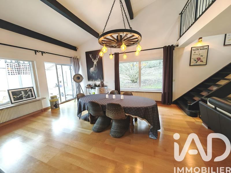 Maison - 318 m² - 8 pièces