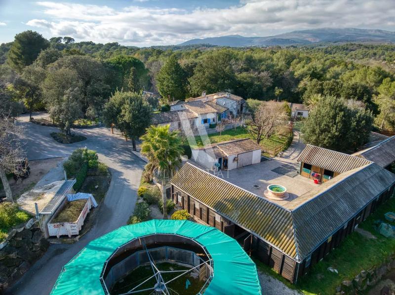 Villa - 350 m² - 5 pièces