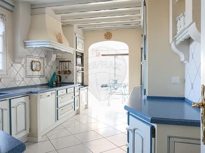 Propriété - 250 m² - 9 pièces