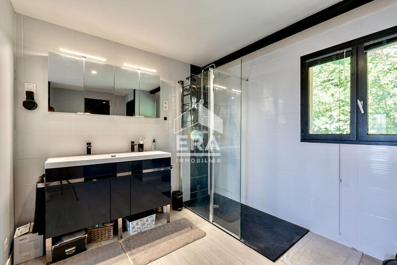 Maison - 198 m² - 8 pièces