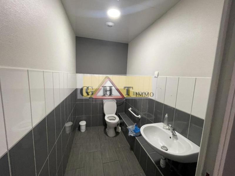 Local commercial - 966 m²