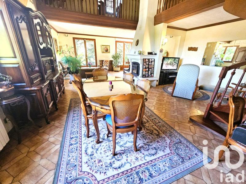 Maison - 225 m² - 8 pièces