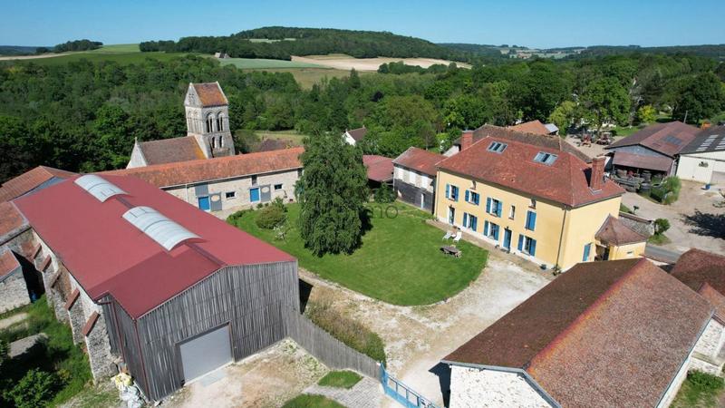 Corps de ferme - 407 m² - 11 pièces
