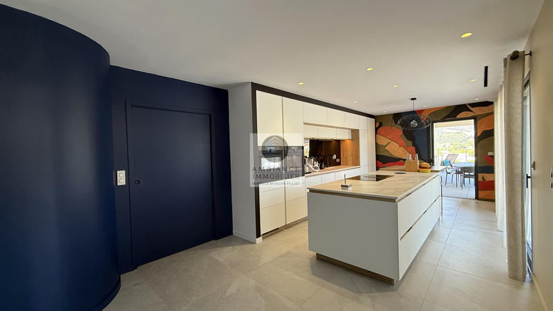 Maison - 322 m² - 8 pièces