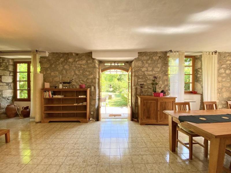 Maison - 320 m² - 6 pièces