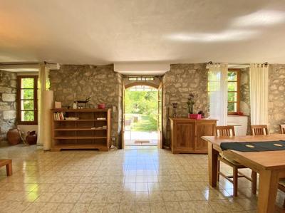 Maison - 320 m² - 6 pièces