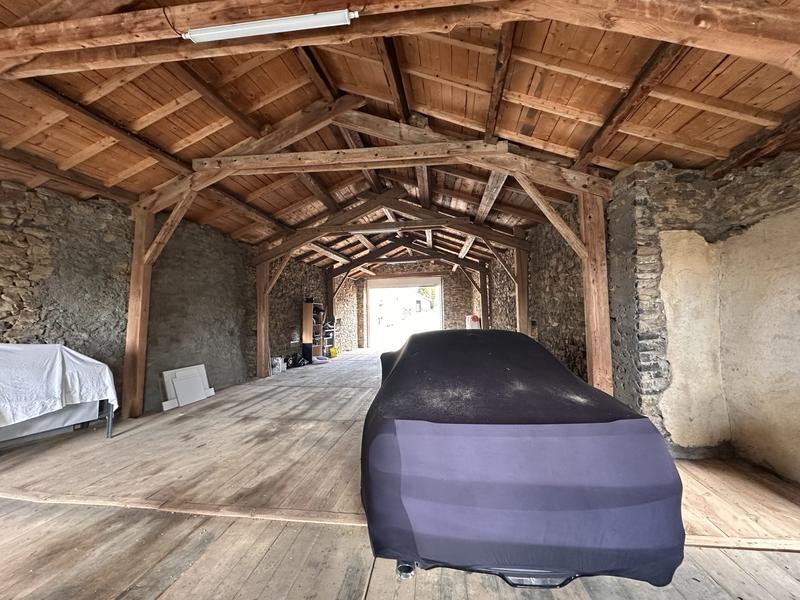 Maison traditionnelle - 220 m² - 2 pièces