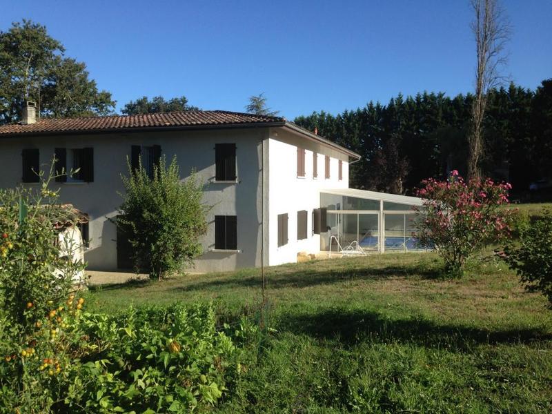 Propriété - 256 m² - 9 pièces