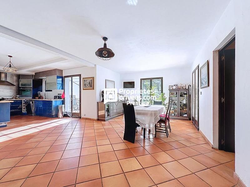 Maison - 185 m² - 5 pièces