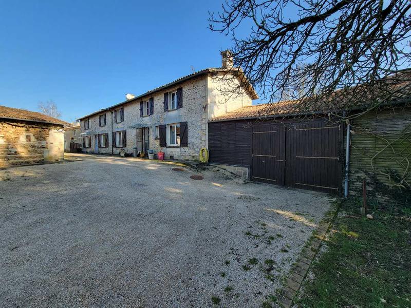 Maison ancienne - 219 m² - 8 pièces