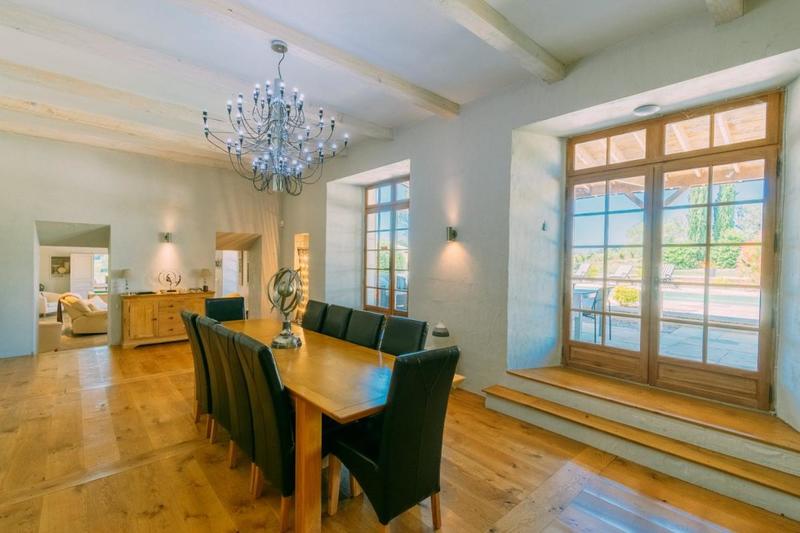 Propriété - 370 m² - 9 pièces