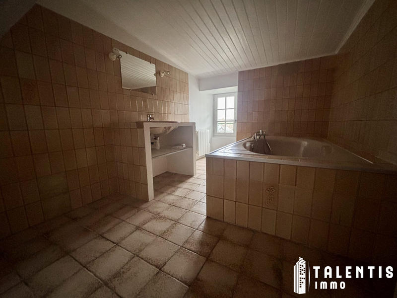 Maison traditionnelle - 121 m² - 7 pièces