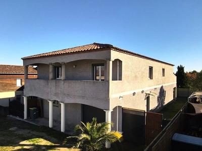 Propriété - 246 m² - 8 pièces