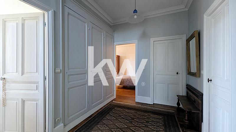 Maison - 257 m² - 10 pièces