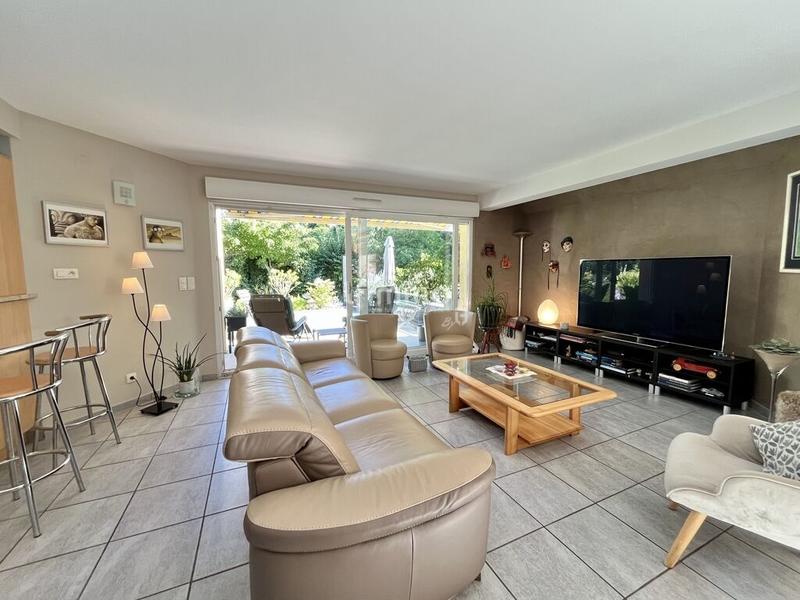 Demeure - 231 m² - 8 pièces