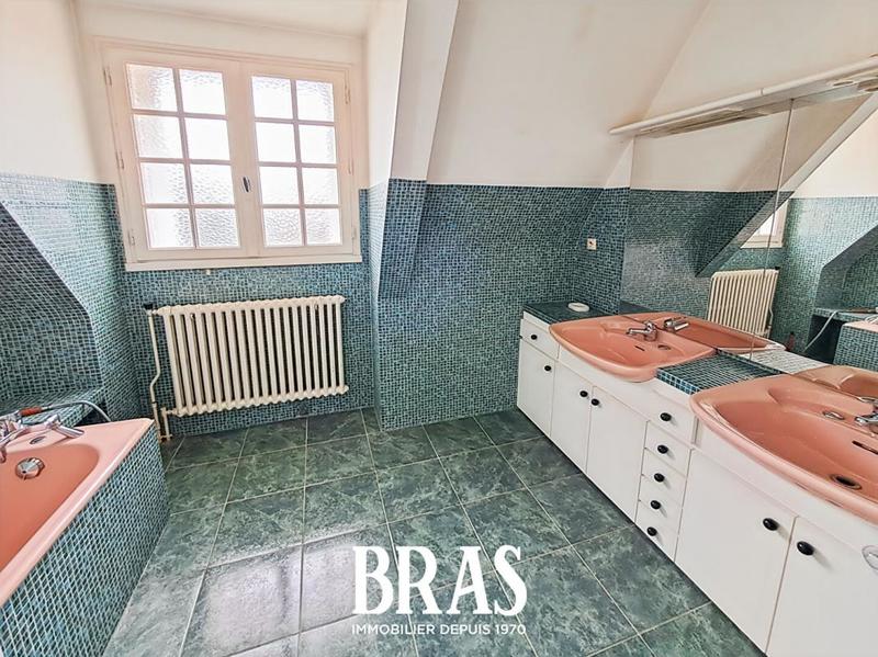 Maison - 141 m² - 8 pièces