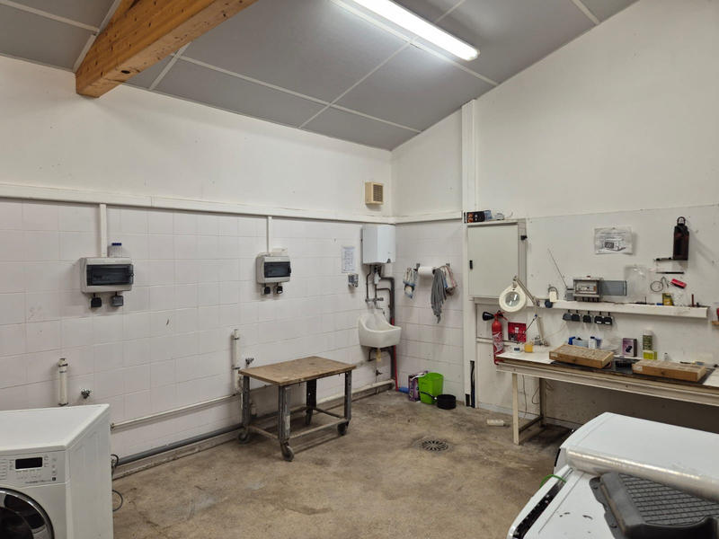 Parking / Garage - 1 065 m²