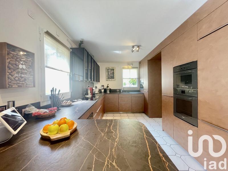 Maison - 213 m² - 8 pièces